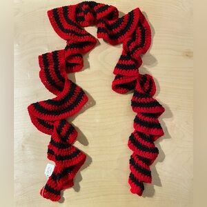 Red and Black Ruffled Knit Scarf (OT)